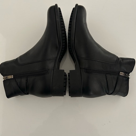 La Canadienne Black Leather Ankle Boots - Picture 2 of 7
